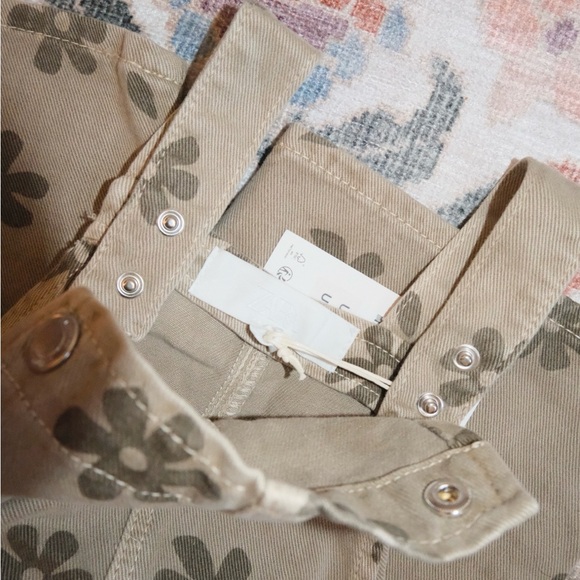 Zara Green Floral Overalls - Picture 5 of 8